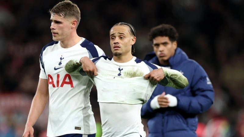 Vì sao Tottenham rơi vào khủng hoảng mùa này